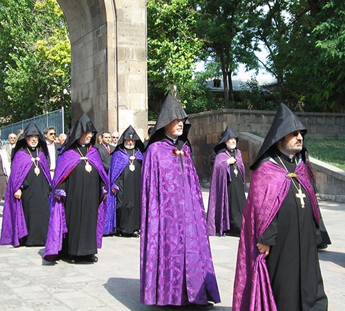 7 armenia cattedrale di echmiadzin processione che accompagna il katholikos-foto donata brugioni