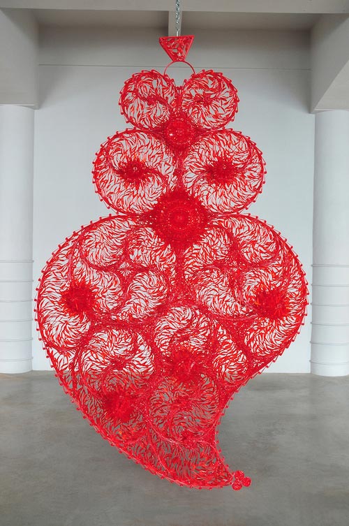Joana Vasconcelos, Coração Independente Vermelho #3 (PA) [Red Independent Heart #3 (AP)], 2013