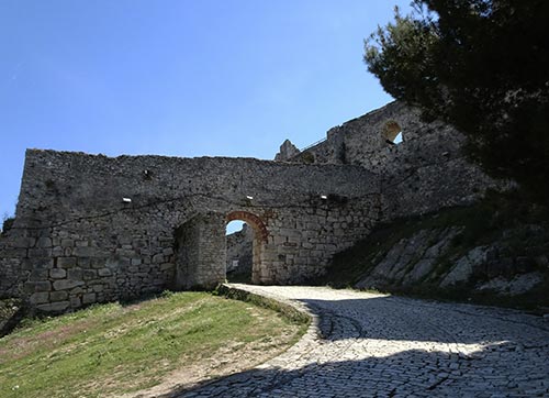 1 torre ingresso fortezza di berat-foto donata brugioni