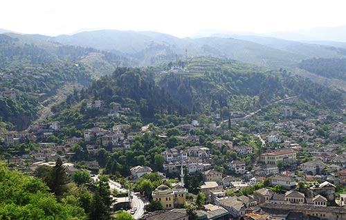 6 veduta di gjirokaster foto donata brugioni