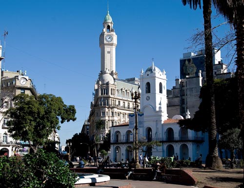 10 plaza de mayo con la cattedrale foto donata brugioni