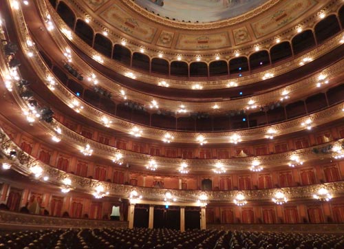 2 interno del teatro colon di buenos aires foto donata brugioni