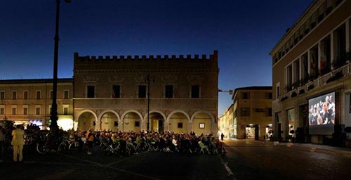 Rossini Opera Festival 2017, un momento durante l'esecuzione del 'Stabat Mater' in Piazza del Popolo a Pesaro