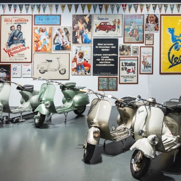copertina Vespa. Icona italiana